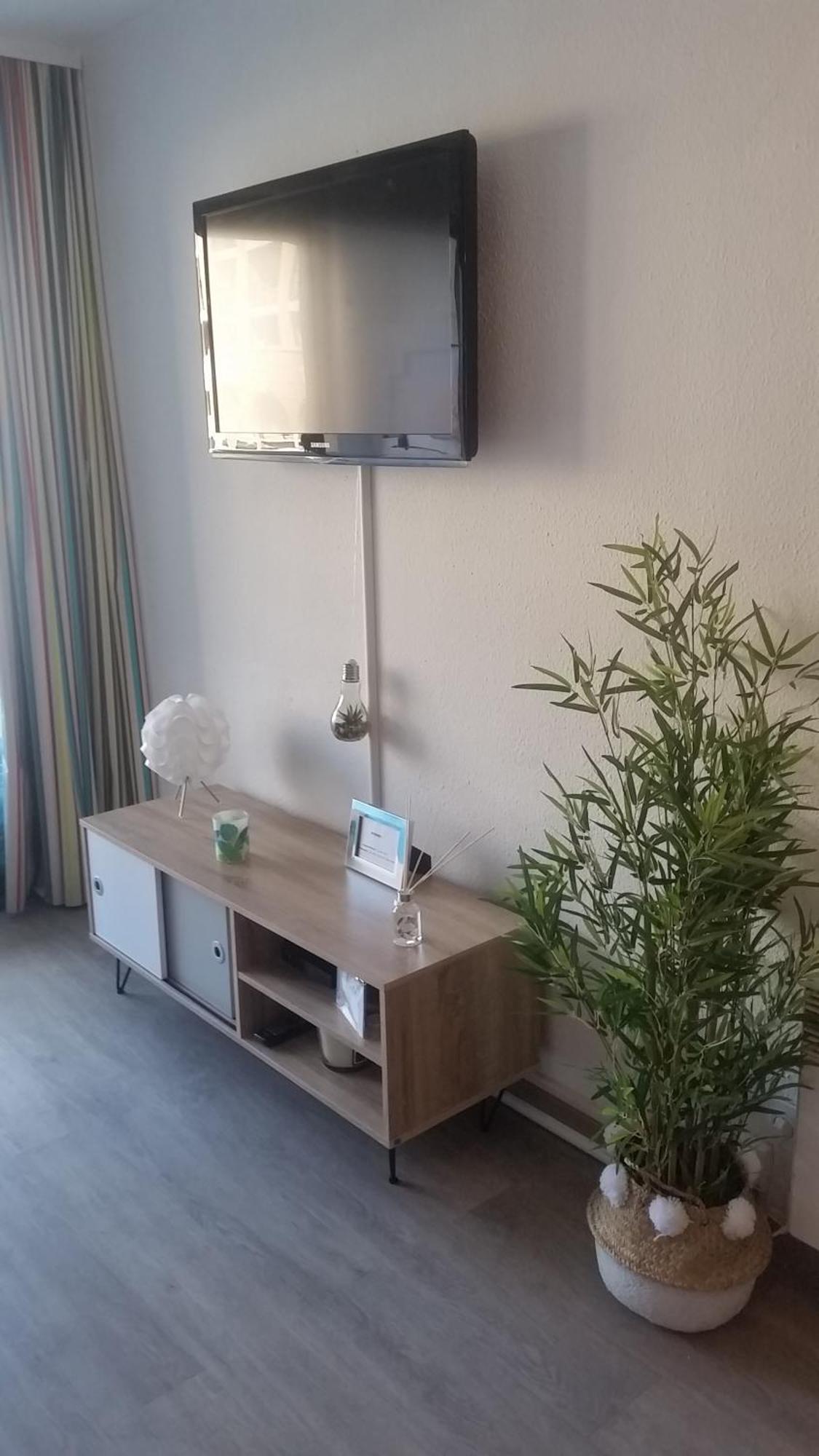 Sea View La Palme D'azur Steps Away From The And Perfect For Holidays & Business Trips Appartement *