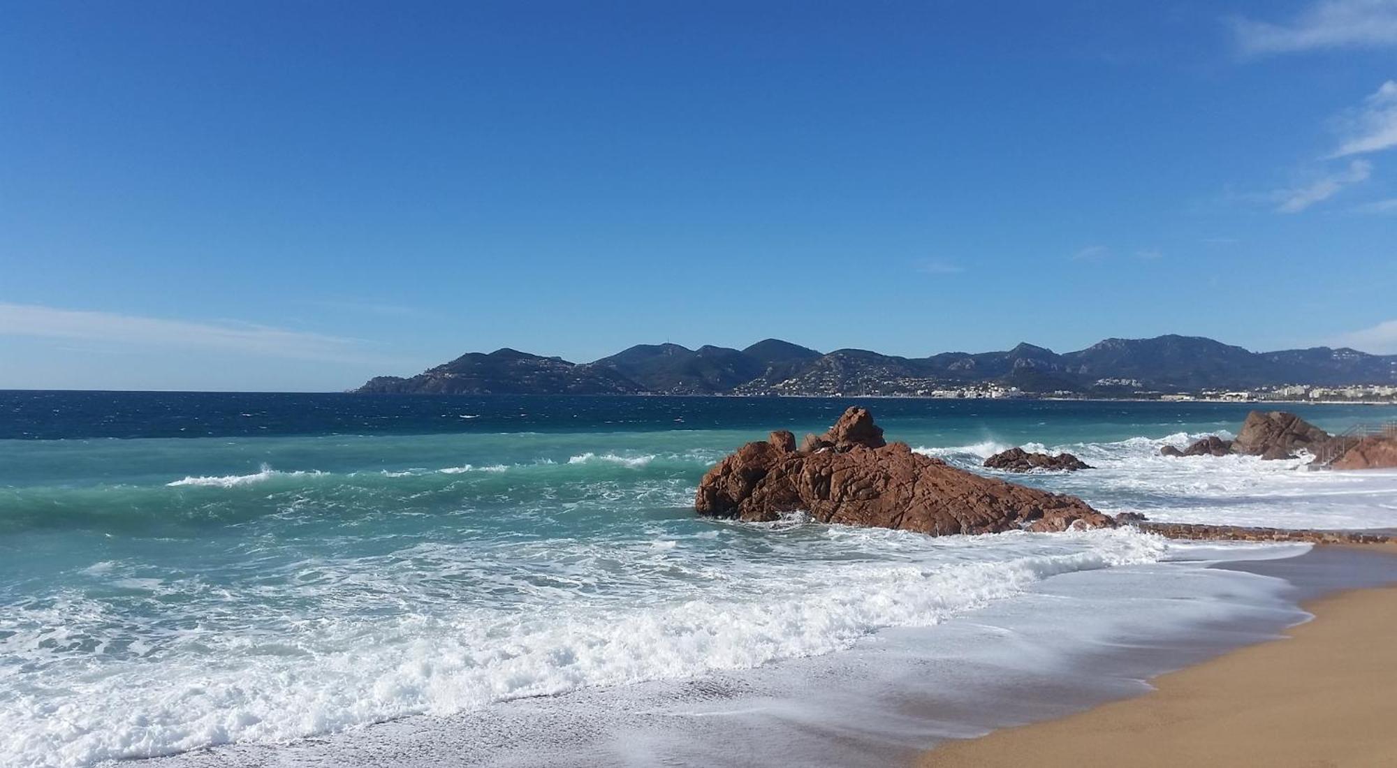 Sea View La Palme D'azur Steps Away From The And Perfect For Holidays & Business Trips