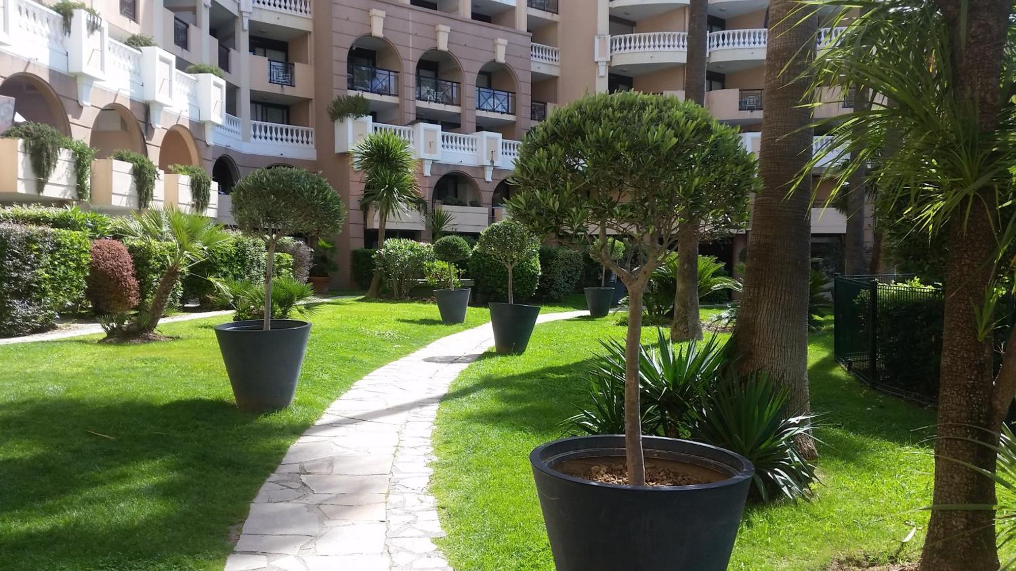 Sea View La Palme D'azur Steps Away From The And Perfect For Holidays & Business Trips Appartement Cannes